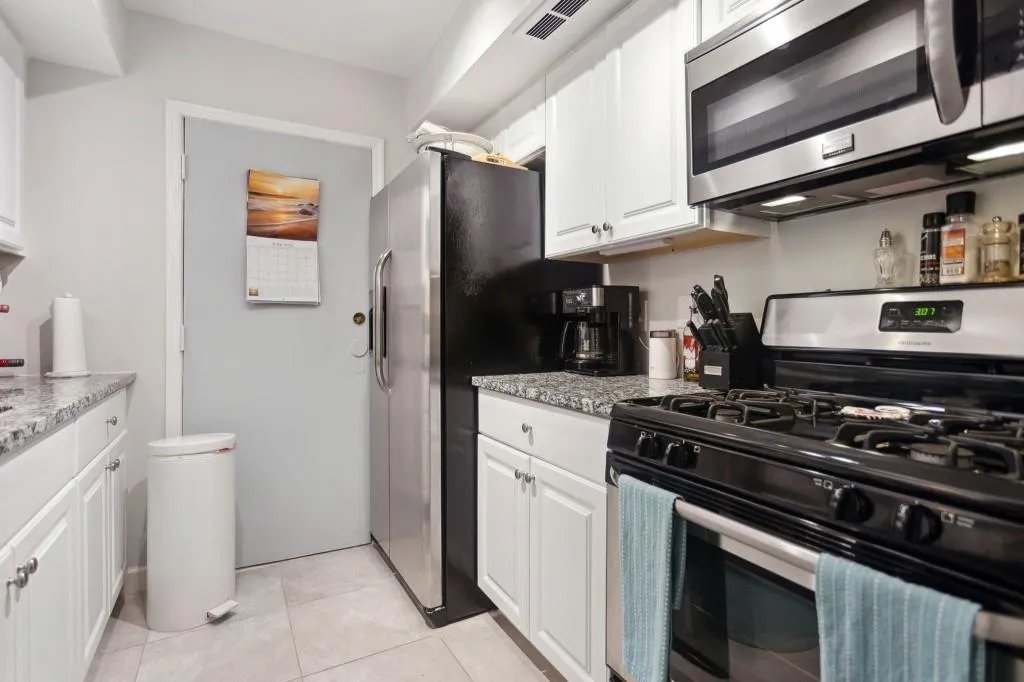 6851 Roswell Road Unit G-5, Sandy Springs, Georgia 30328, 1 Bedroom Bedrooms, ,1 BathroomBathrooms,Residential,Sold,6851 Roswell Road Unit G-5,7229726