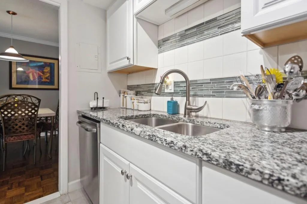 6851 Roswell Road Unit G-5, Sandy Springs, Georgia 30328, 1 Bedroom Bedrooms, ,1 BathroomBathrooms,Residential,Sold,6851 Roswell Road Unit G-5,7229726