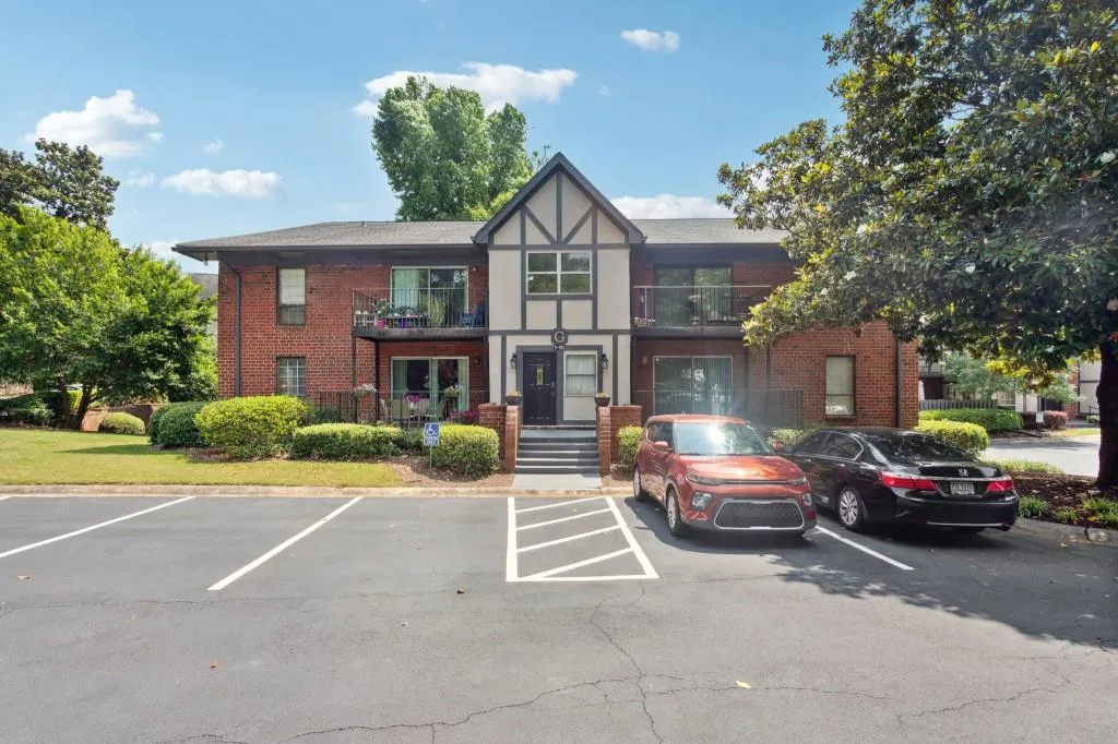 6851 Roswell Road Unit G-5, Sandy Springs, Georgia 30328, 1 Bedroom Bedrooms, ,1 BathroomBathrooms,Residential,Sold,6851 Roswell Road Unit G-5,7229726