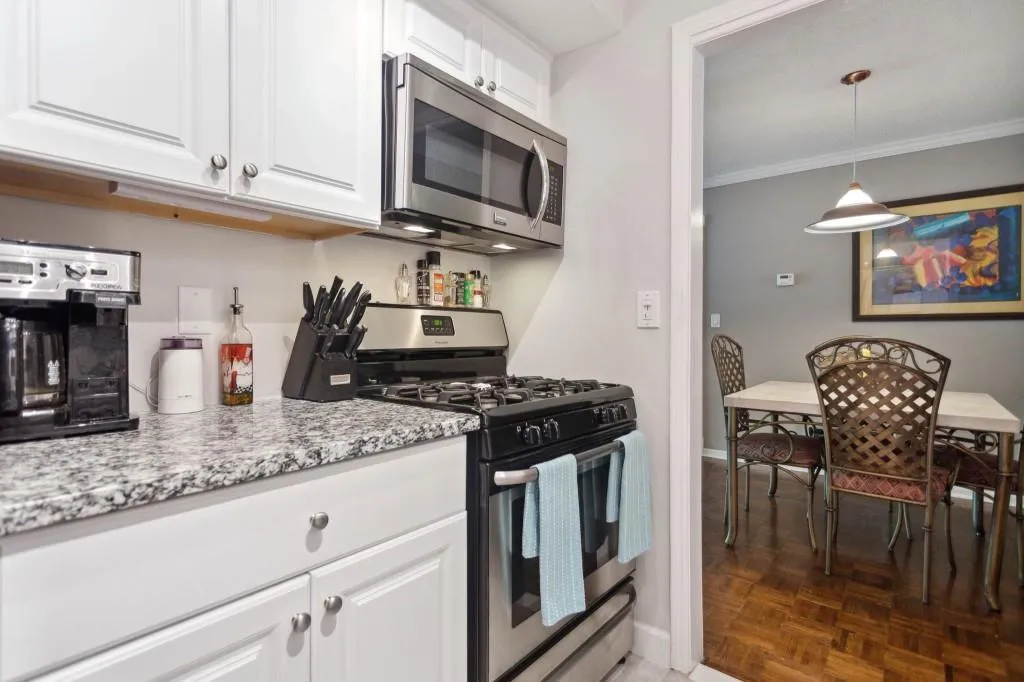 6851 Roswell Road Unit G-5, Sandy Springs, Georgia 30328, 1 Bedroom Bedrooms, ,1 BathroomBathrooms,Residential,Sold,6851 Roswell Road Unit G-5,7229726