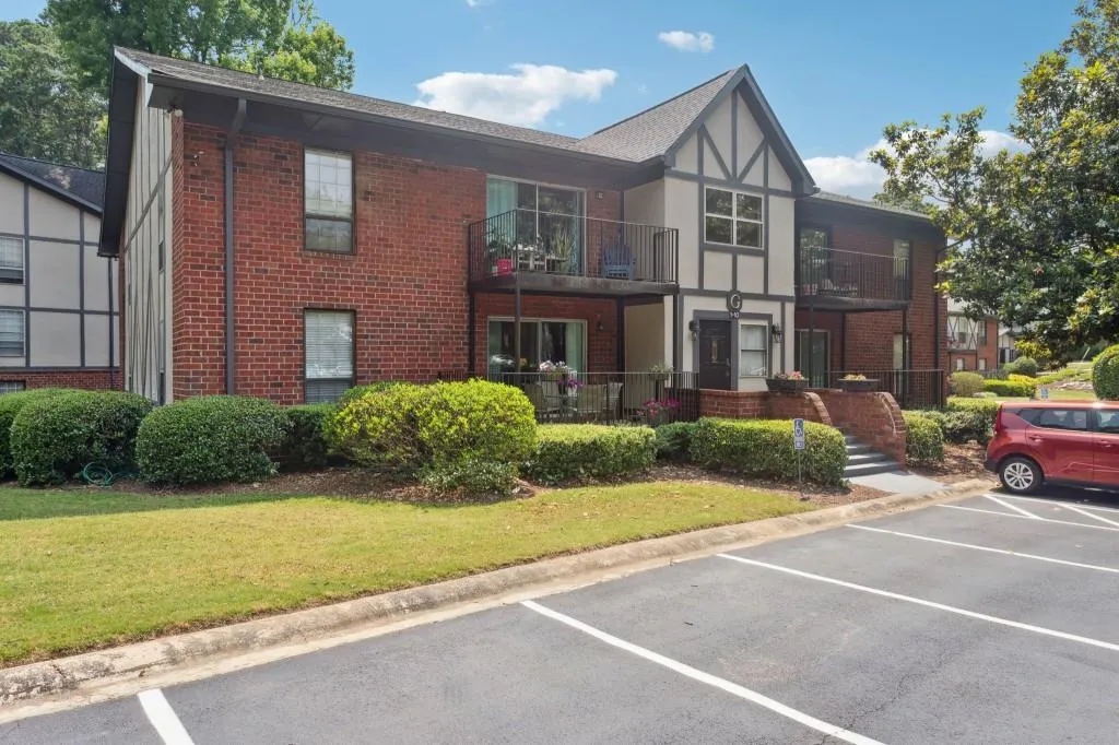 6851 Roswell Road Unit G-5, Sandy Springs, Georgia 30328, 1 Bedroom Bedrooms, ,1 BathroomBathrooms,Residential,Sold,6851 Roswell Road Unit G-5,7229726