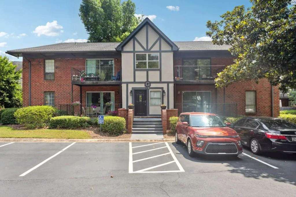 6851 Roswell Road Unit G-5, Sandy Springs, Georgia 30328, 1 Bedroom Bedrooms, ,1 BathroomBathrooms,Residential,Sold,6851 Roswell Road Unit G-5,7229726
