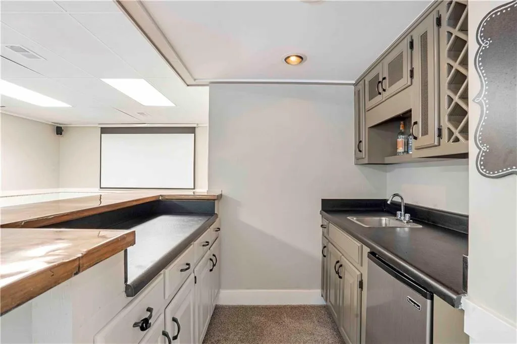 430 Waterridge Court, Sandy Springs, Georgia 30350, 4 Bedrooms Bedrooms, ,4 BathroomsBathrooms,Residential,Sold,430 Waterridge Court,6931860