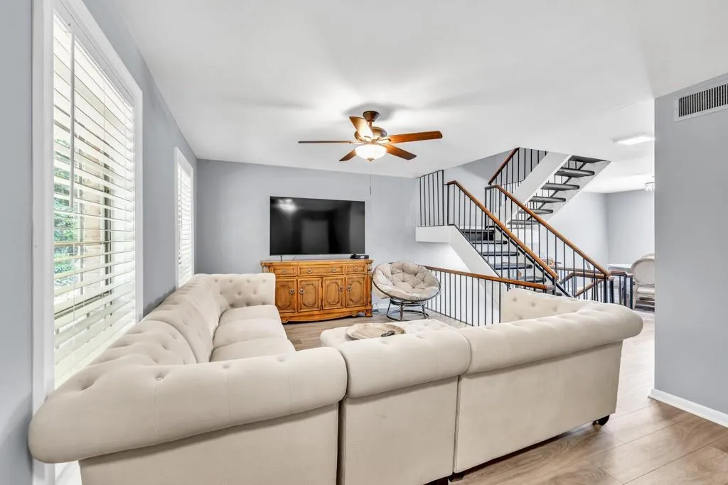 7307 Cardigan Circle, Sandy Springs, Georgia 30328, 4 Bedrooms Bedrooms, ,3 BathroomsBathrooms,Residential,For Sale,7307 Cardigan Circle,7632916