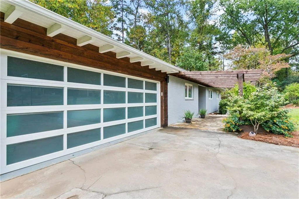 5890 Kayron Drive, Atlanta, Georgia 30328, 4 Bedrooms Bedrooms, ,3 BathroomsBathrooms,Residential,Sold,5890 Kayron Drive,6828584