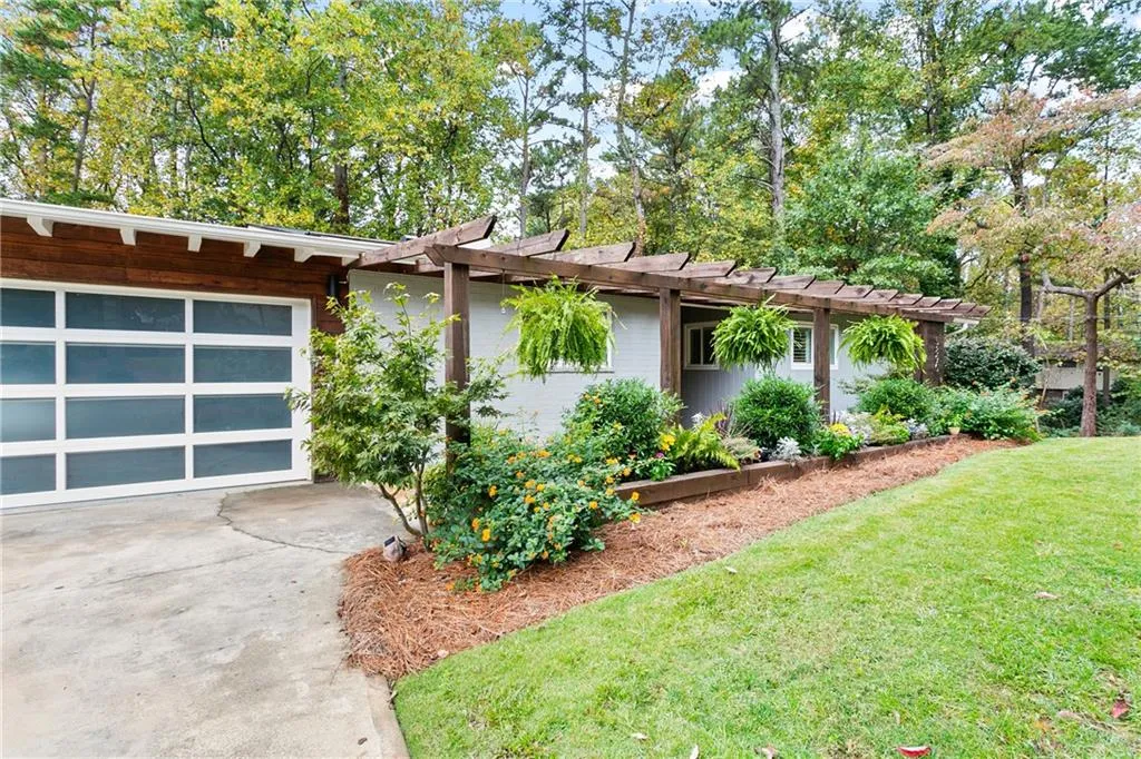 5890 Kayron Drive, Atlanta, Georgia 30328, 4 Bedrooms Bedrooms, ,3 BathroomsBathrooms,Residential,Sold,5890 Kayron Drive,6828584