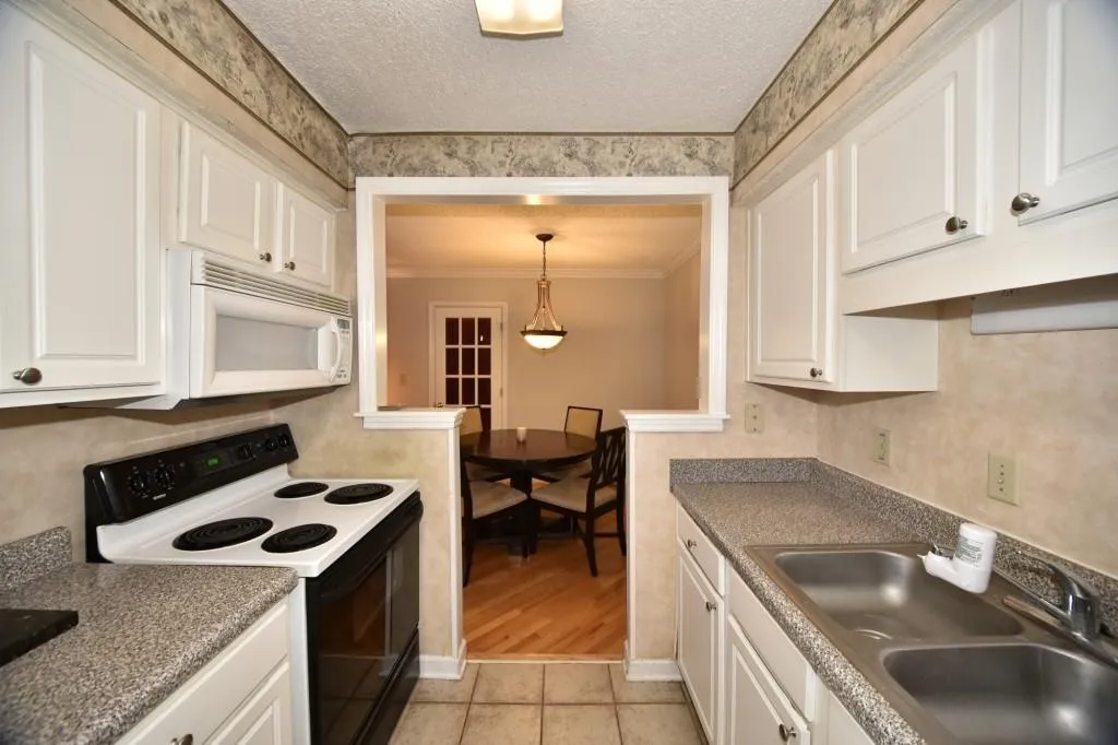 1413 Wingate Way Unit 1413, Sandy Springs, Georgia 30350, 2 Bedrooms Bedrooms, ,2 BathroomsBathrooms,Residential,Sold,1413 Wingate Way Unit 1413,5781169