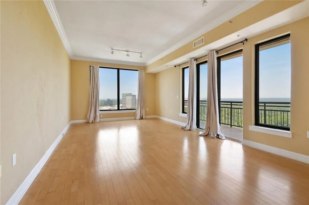 3445 Stratford Road Ne Unit 2703, Atlanta, Georgia 30326, 1 Bedroom Bedrooms, ,1 BathroomBathrooms,Residential,For Sale,3445 Stratford Road Ne Unit 2703,7592546