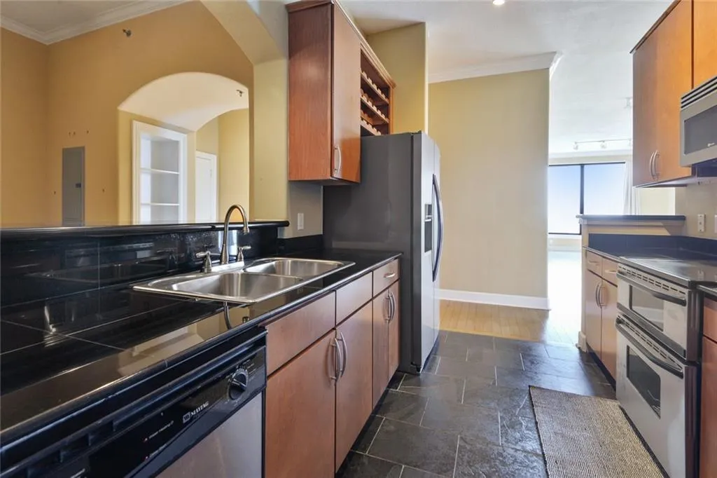 3445 Stratford Road Ne Unit 2703, Atlanta, Georgia 30326, 1 Bedroom Bedrooms, ,1 BathroomBathrooms,Residential,For Sale,3445 Stratford Road Ne Unit 2703,7592546