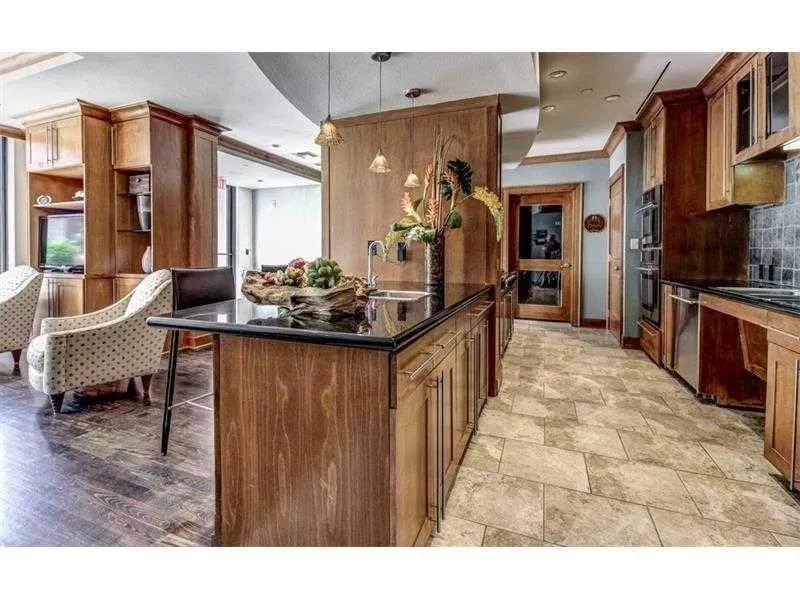 3445 Stratford Road Ne Unit 2703, Atlanta, Georgia 30326, 1 Bedroom Bedrooms, ,1 BathroomBathrooms,Residential,For Sale,3445 Stratford Road Ne Unit 2703,7592546