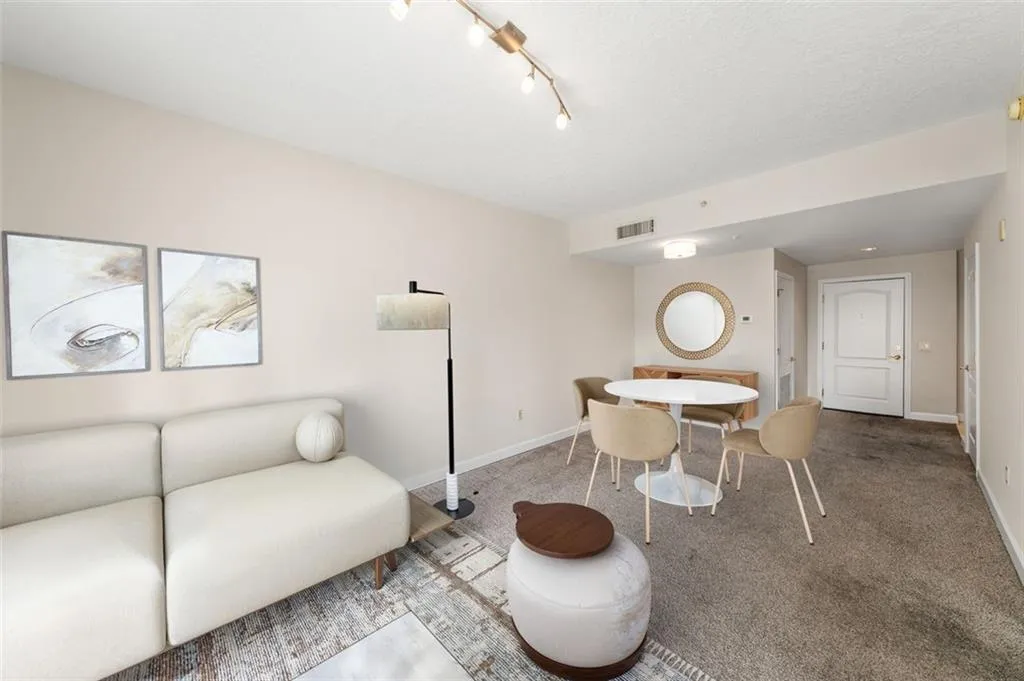 195 Ne 14th St Unit 1404, Atlanta, Georgia 30309, 1 Bedroom Bedrooms, ,1 BathroomBathrooms,Residential,For Sale,195 Ne 14th St Unit 1404,7626618
