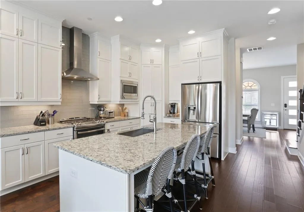 4214 Deming Circle, Sandy Springs, Georgia 30342, 3 Bedrooms Bedrooms, ,3 BathroomsBathrooms,Residential,Sold,4214 Deming Circle,6792553