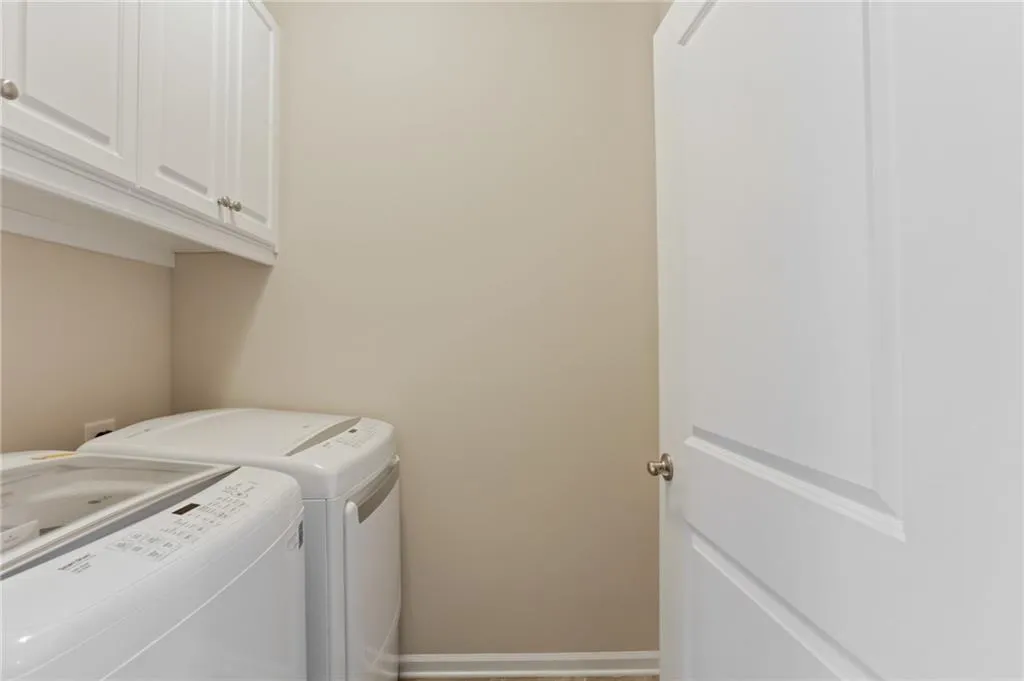 4214 Deming Circle, Sandy Springs, Georgia 30342, 3 Bedrooms Bedrooms, ,3 BathroomsBathrooms,Residential,Sold,4214 Deming Circle,6792553