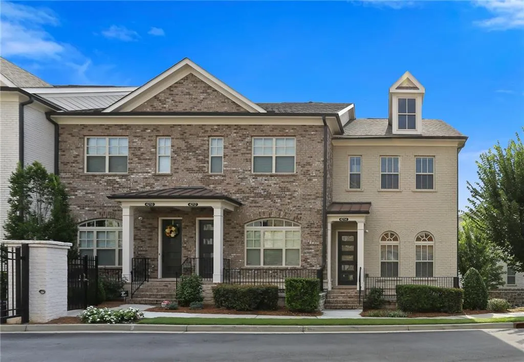 4214 Deming Circle, Sandy Springs, Georgia 30342, 3 Bedrooms Bedrooms, ,3 BathroomsBathrooms,Residential,Sold,4214 Deming Circle,6792553