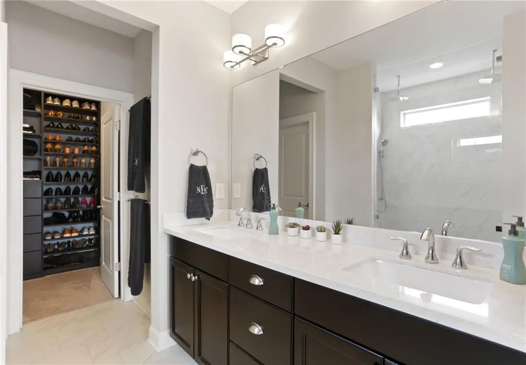 4214 Deming Circle, Sandy Springs, Georgia 30342, 3 Bedrooms Bedrooms, ,3 BathroomsBathrooms,Residential,Sold,4214 Deming Circle,6792553