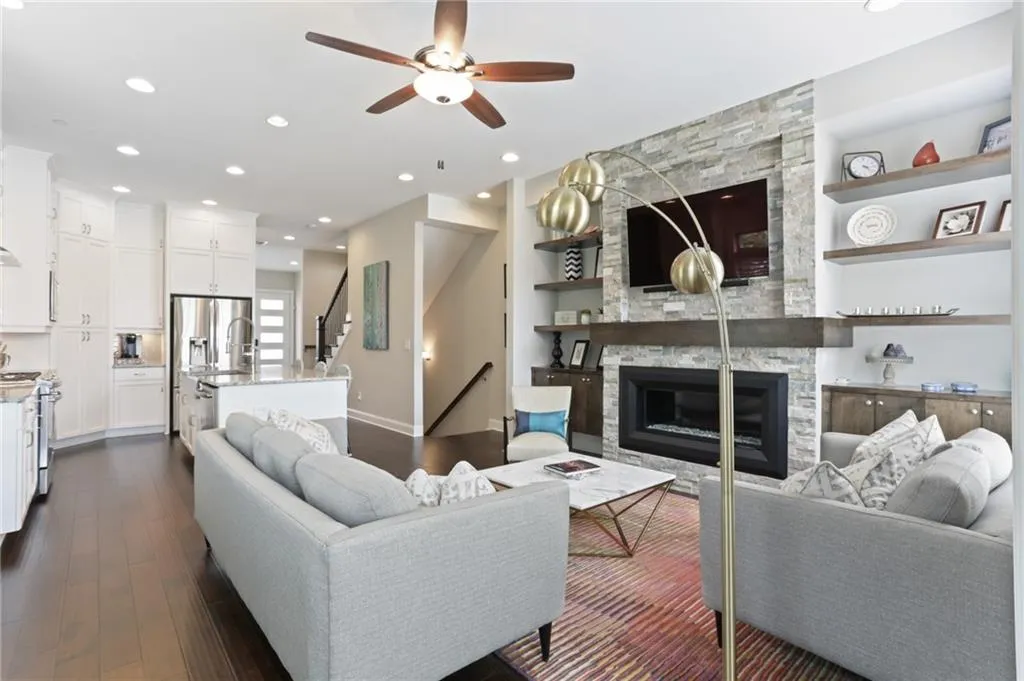 4214 Deming Circle, Sandy Springs, Georgia 30342, 3 Bedrooms Bedrooms, ,3 BathroomsBathrooms,Residential,Sold,4214 Deming Circle,6792553