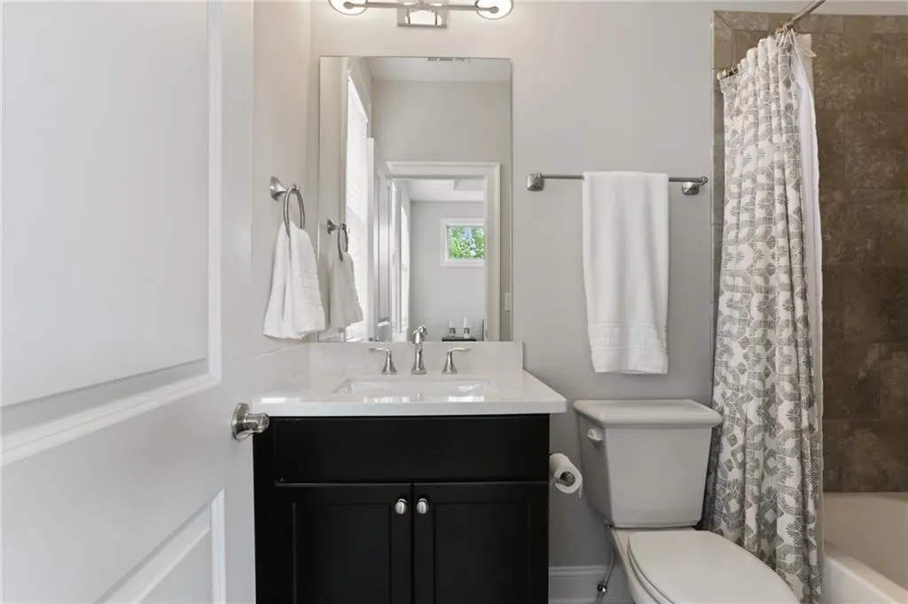 4214 Deming Circle, Sandy Springs, Georgia 30342, 3 Bedrooms Bedrooms, ,3 BathroomsBathrooms,Residential,Sold,4214 Deming Circle,6792553