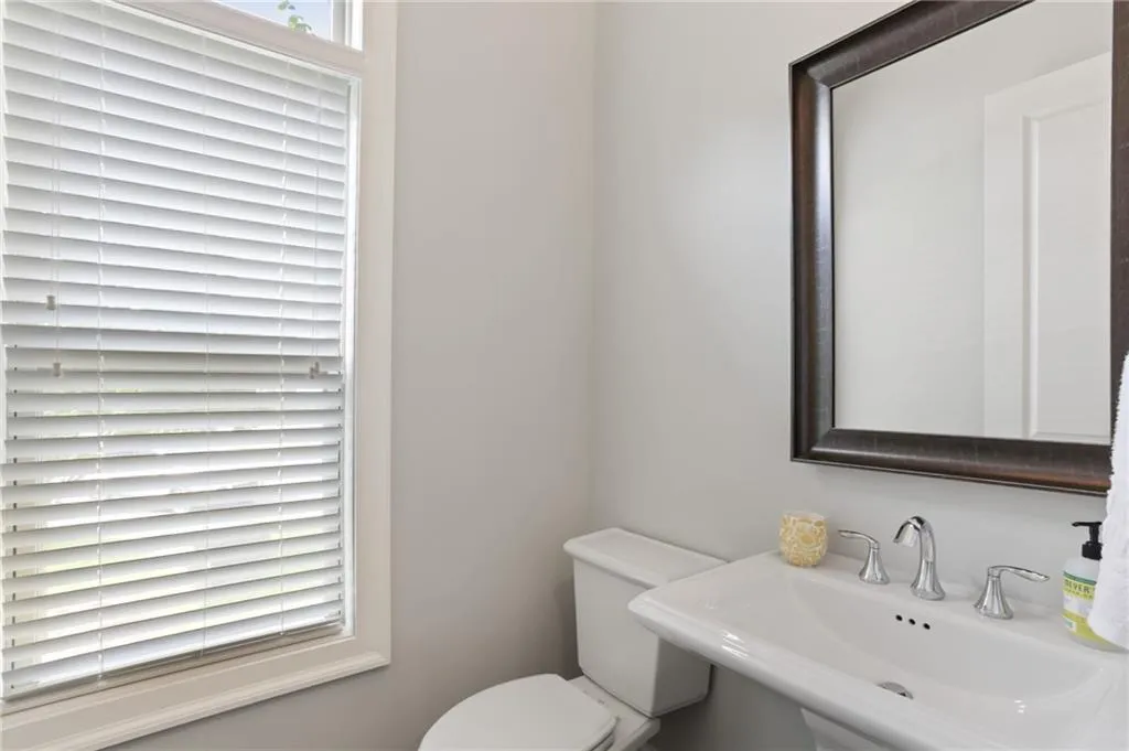 4214 Deming Circle, Sandy Springs, Georgia 30342, 3 Bedrooms Bedrooms, ,3 BathroomsBathrooms,Residential,Sold,4214 Deming Circle,6792553