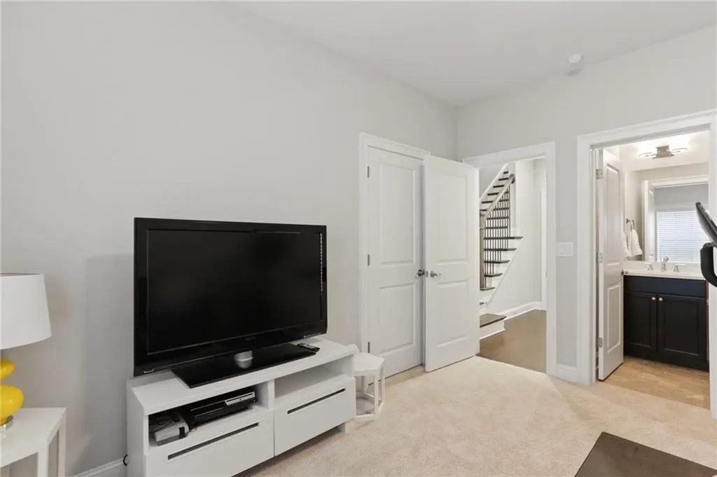 4214 Deming Circle, Sandy Springs, Georgia 30342, 3 Bedrooms Bedrooms, ,3 BathroomsBathrooms,Residential,Sold,4214 Deming Circle,6792553