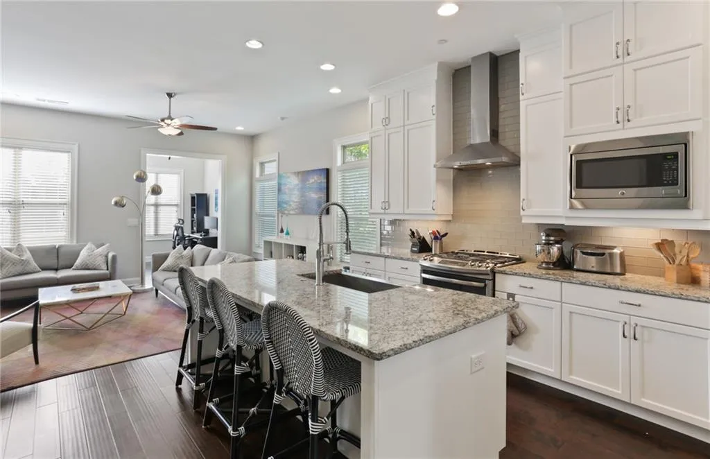 4214 Deming Circle, Sandy Springs, Georgia 30342, 3 Bedrooms Bedrooms, ,3 BathroomsBathrooms,Residential,Sold,4214 Deming Circle,6792553