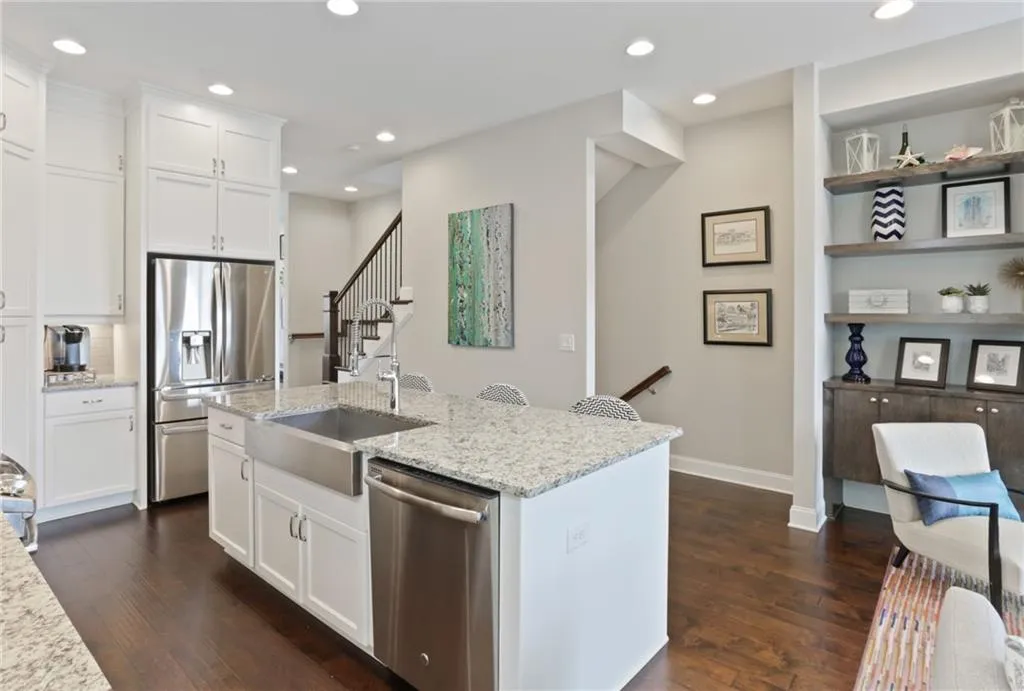 4214 Deming Circle, Sandy Springs, Georgia 30342, 3 Bedrooms Bedrooms, ,3 BathroomsBathrooms,Residential,Sold,4214 Deming Circle,6792553