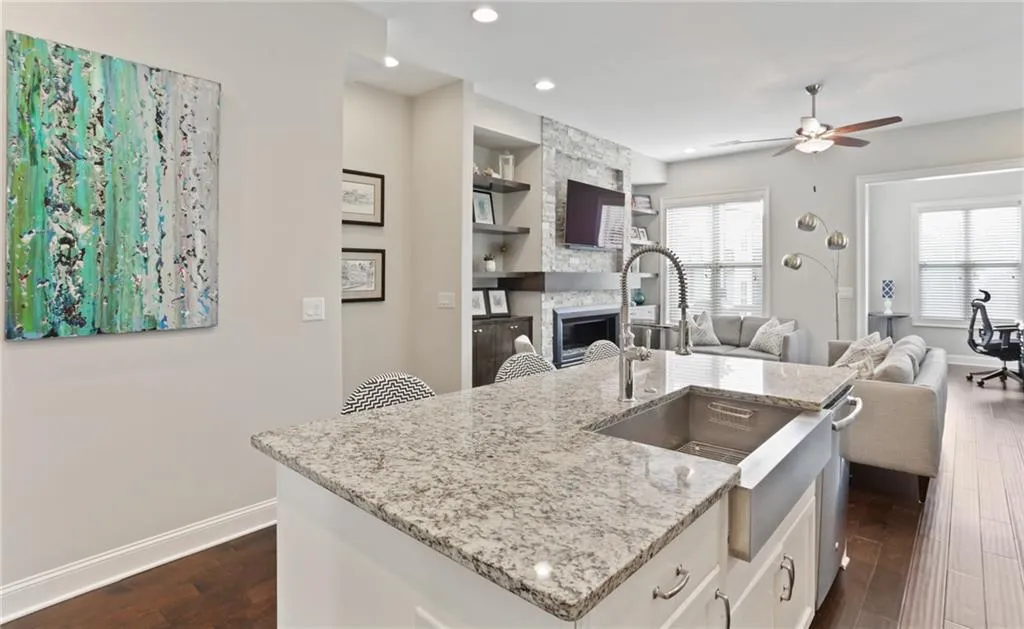 4214 Deming Circle, Sandy Springs, Georgia 30342, 3 Bedrooms Bedrooms, ,3 BathroomsBathrooms,Residential,Sold,4214 Deming Circle,6792553