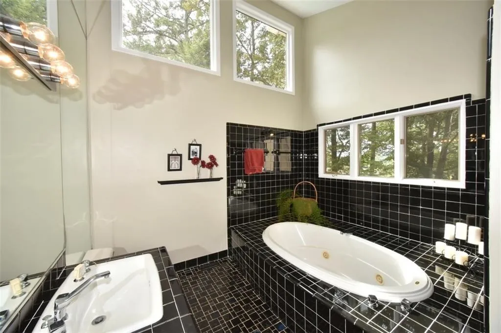 105 River North Drive, Sandy Springs, Georgia 30328, 4 Bedrooms Bedrooms, ,2 BathroomsBathrooms,Residential,Sold,105 River North Drive,5605753