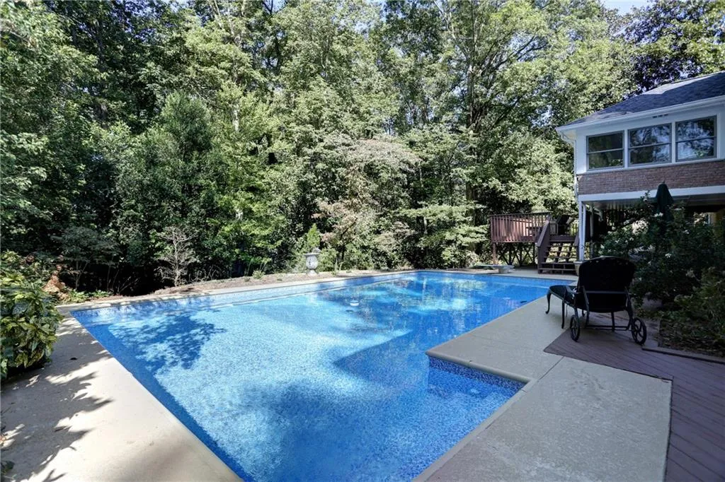 6130 River Shore Parkway, Sandy Springs, Georgia 30328, 5 Bedrooms Bedrooms, ,4 BathroomsBathrooms,Residential,Sold,6130 River Shore Parkway,5961436