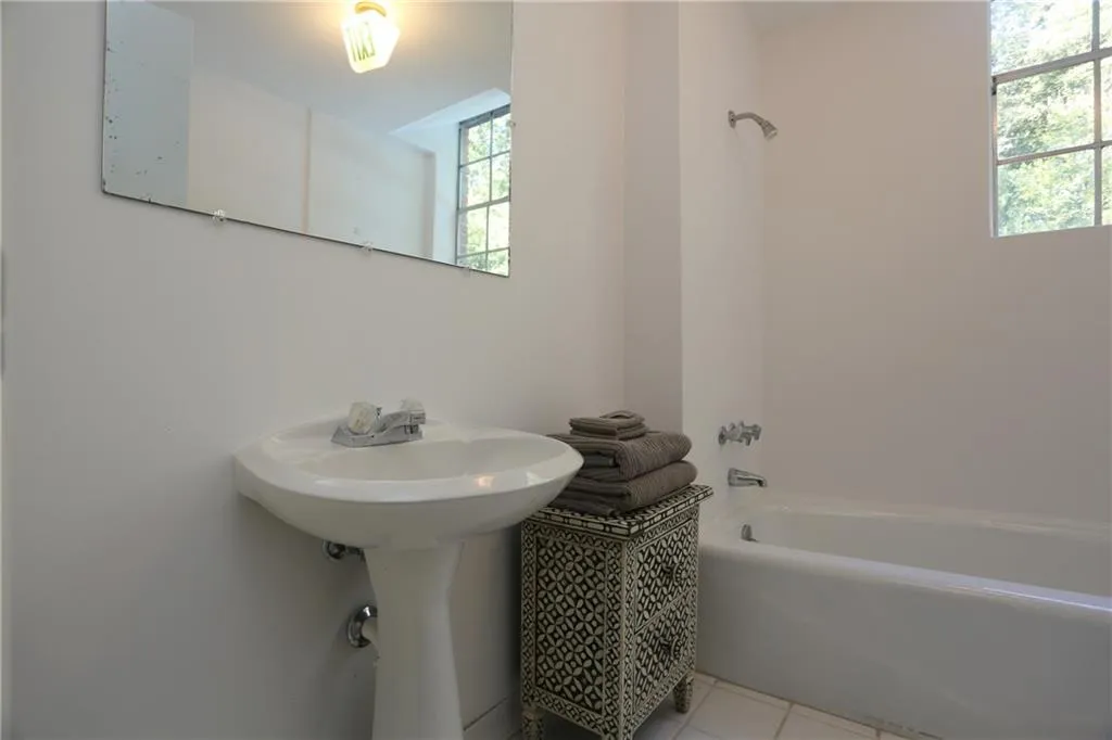 6130 River Shore Parkway, Sandy Springs, Georgia 30328, 5 Bedrooms Bedrooms, ,4 BathroomsBathrooms,Residential,Sold,6130 River Shore Parkway,5961436