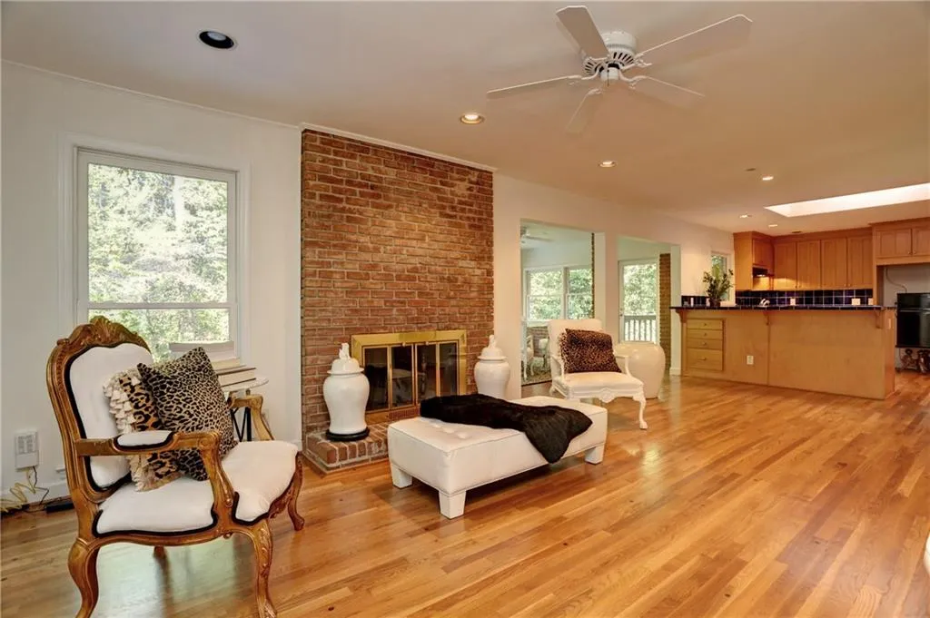 6130 River Shore Parkway, Sandy Springs, Georgia 30328, 5 Bedrooms Bedrooms, ,4 BathroomsBathrooms,Residential,Sold,6130 River Shore Parkway,5961436