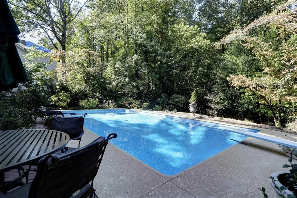 6130 River Shore Parkway, Sandy Springs, Georgia 30328, 5 Bedrooms Bedrooms, ,4 BathroomsBathrooms,Residential,Sold,6130 River Shore Parkway,5961436