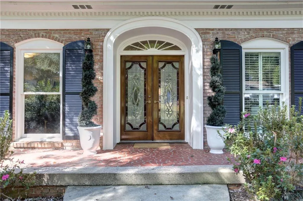 6130 River Shore Parkway, Sandy Springs, Georgia 30328, 5 Bedrooms Bedrooms, ,4 BathroomsBathrooms,Residential,Sold,6130 River Shore Parkway,5961436