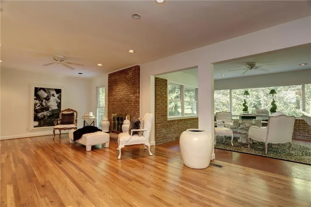 6130 River Shore Parkway, Sandy Springs, Georgia 30328, 5 Bedrooms Bedrooms, ,4 BathroomsBathrooms,Residential,Sold,6130 River Shore Parkway,5961436