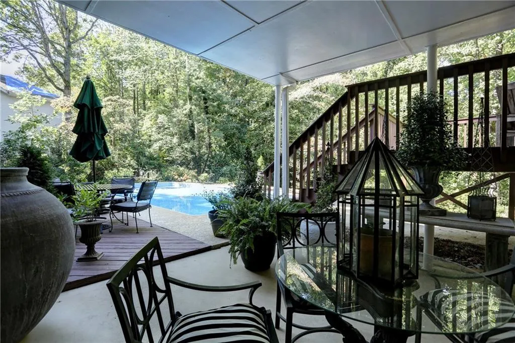 6130 River Shore Parkway, Sandy Springs, Georgia 30328, 5 Bedrooms Bedrooms, ,4 BathroomsBathrooms,Residential,Sold,6130 River Shore Parkway,5961436