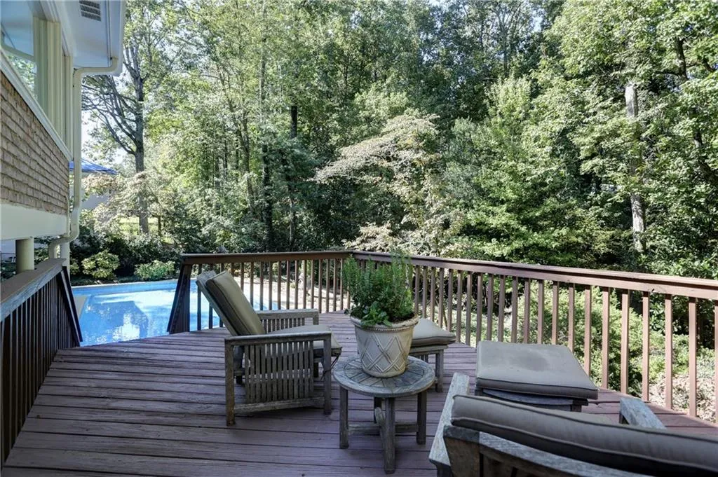6130 River Shore Parkway, Sandy Springs, Georgia 30328, 5 Bedrooms Bedrooms, ,4 BathroomsBathrooms,Residential,Sold,6130 River Shore Parkway,5961436