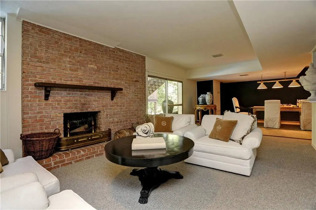 6130 River Shore Parkway, Sandy Springs, Georgia 30328, 5 Bedrooms Bedrooms, ,4 BathroomsBathrooms,Residential,Sold,6130 River Shore Parkway,5961436