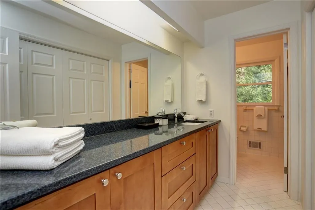 6130 River Shore Parkway, Sandy Springs, Georgia 30328, 5 Bedrooms Bedrooms, ,4 BathroomsBathrooms,Residential,Sold,6130 River Shore Parkway,5961436