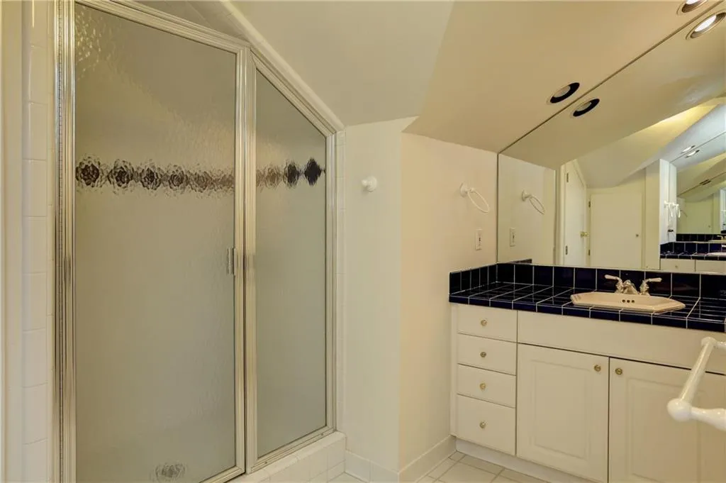 6130 River Shore Parkway, Sandy Springs, Georgia 30328, 5 Bedrooms Bedrooms, ,4 BathroomsBathrooms,Residential,Sold,6130 River Shore Parkway,5961436
