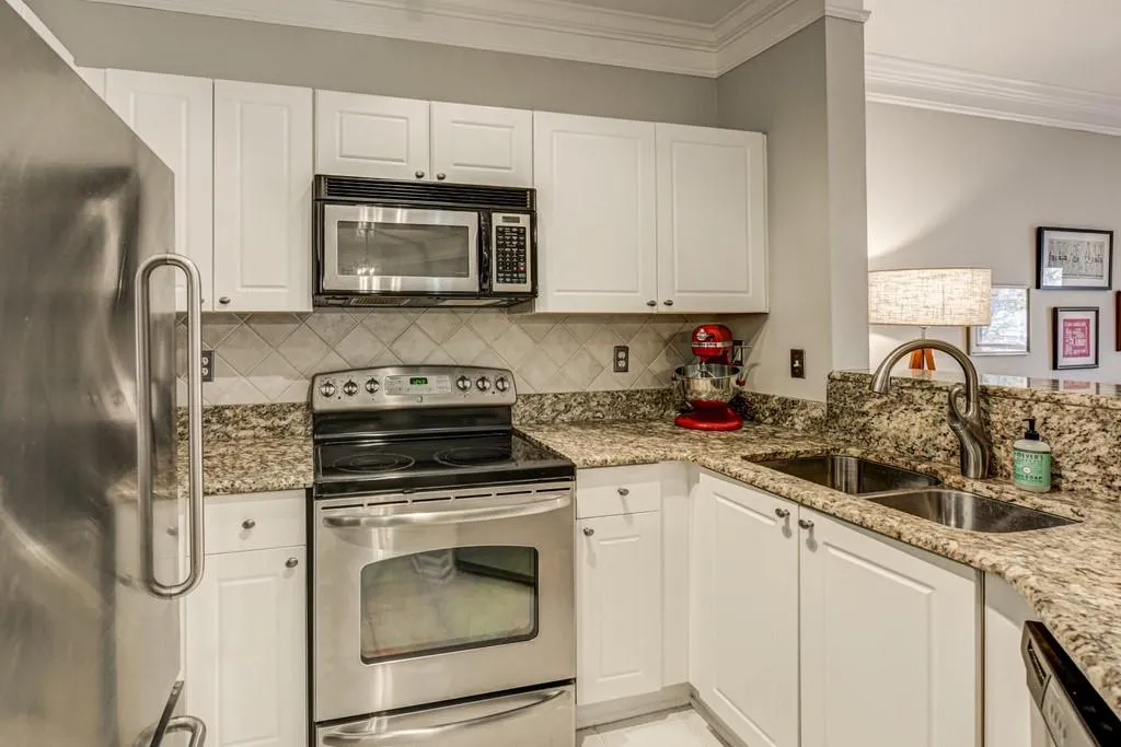 5559 Glenridge Drive Unit 1408, Sandy Springs, Georgia 30342, 1 Bedroom Bedrooms, ,1 BathroomBathrooms,Residential,Sold,5559 Glenridge Drive Unit 1408,6808511