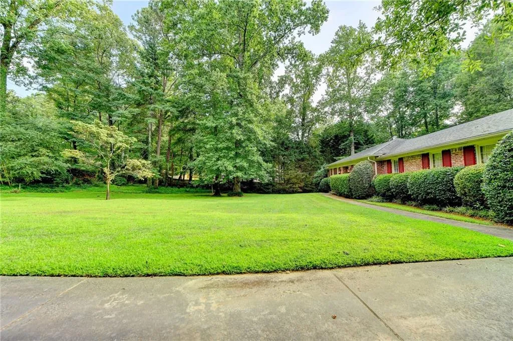 1240 Spalding Drive, Sandy Springs, Georgia 30350, 3 Bedrooms Bedrooms, ,3 BathroomsBathrooms,Residential,Sold,1240 Spalding Drive,7252032