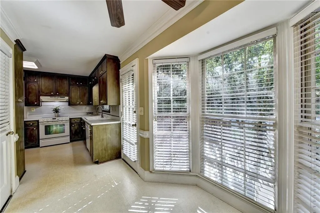 1240 Spalding Drive, Sandy Springs, Georgia 30350, 3 Bedrooms Bedrooms, ,3 BathroomsBathrooms,Residential,Sold,1240 Spalding Drive,7252032