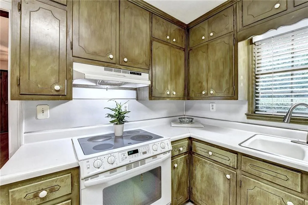 1240 Spalding Drive, Sandy Springs, Georgia 30350, 3 Bedrooms Bedrooms, ,3 BathroomsBathrooms,Residential,Sold,1240 Spalding Drive,7252032