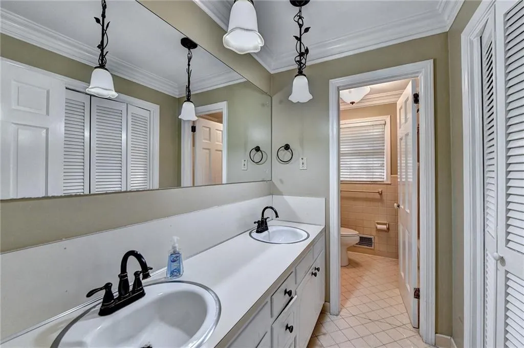 1240 Spalding Drive, Sandy Springs, Georgia 30350, 3 Bedrooms Bedrooms, ,3 BathroomsBathrooms,Residential,Sold,1240 Spalding Drive,7252032