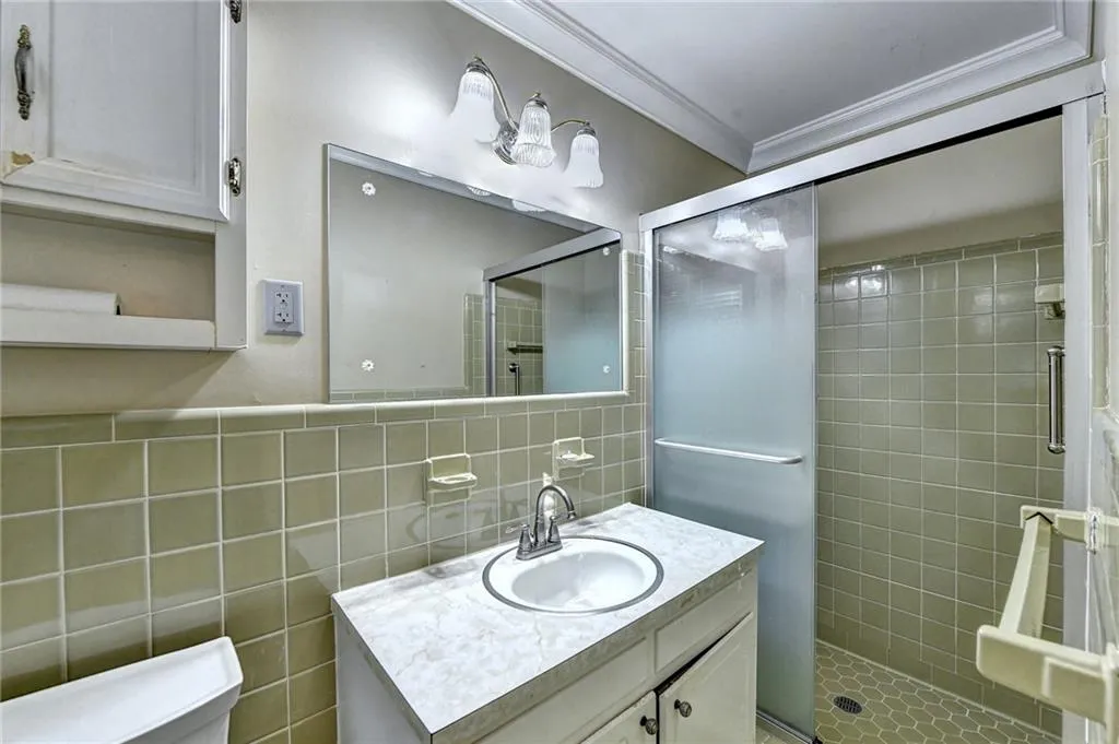 1240 Spalding Drive, Sandy Springs, Georgia 30350, 3 Bedrooms Bedrooms, ,3 BathroomsBathrooms,Residential,Sold,1240 Spalding Drive,7252032