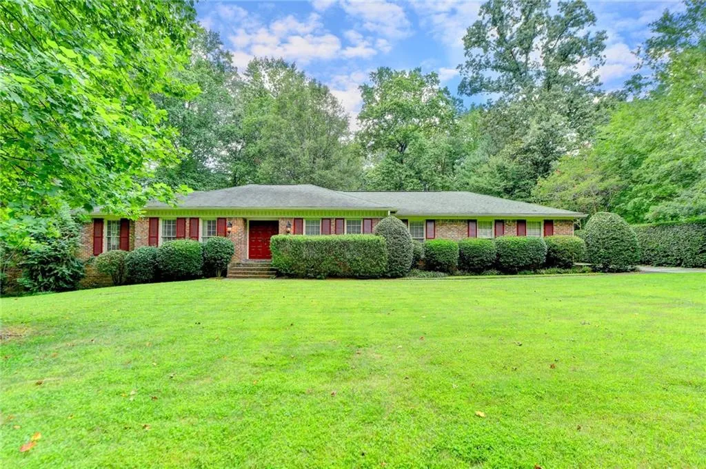 1240 Spalding Drive, Sandy Springs, Georgia 30350, 3 Bedrooms Bedrooms, ,3 BathroomsBathrooms,Residential,Sold,1240 Spalding Drive,7252032