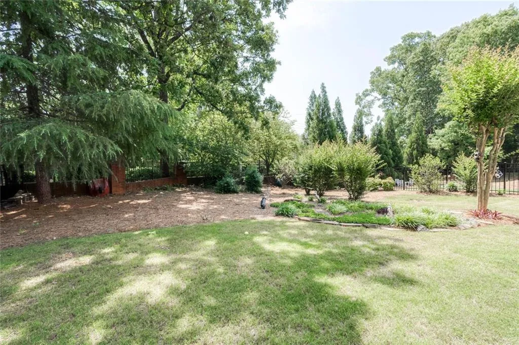 6390 Glen Oaks Lane, Atlanta, Georgia 30328, 4 Bedrooms Bedrooms, ,4 BathroomsBathrooms,Residential,Sold,6390 Glen Oaks Lane,7223013