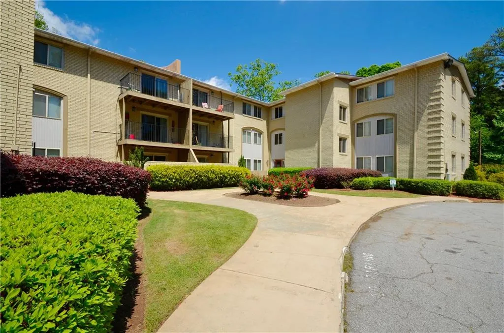 5095 Roswell Road Unit 304, Atlanta, Georgia 30342, 2 Bedrooms Bedrooms, ,2 BathroomsBathrooms,Residential,Sold,5095 Roswell Road Unit 304,6009021