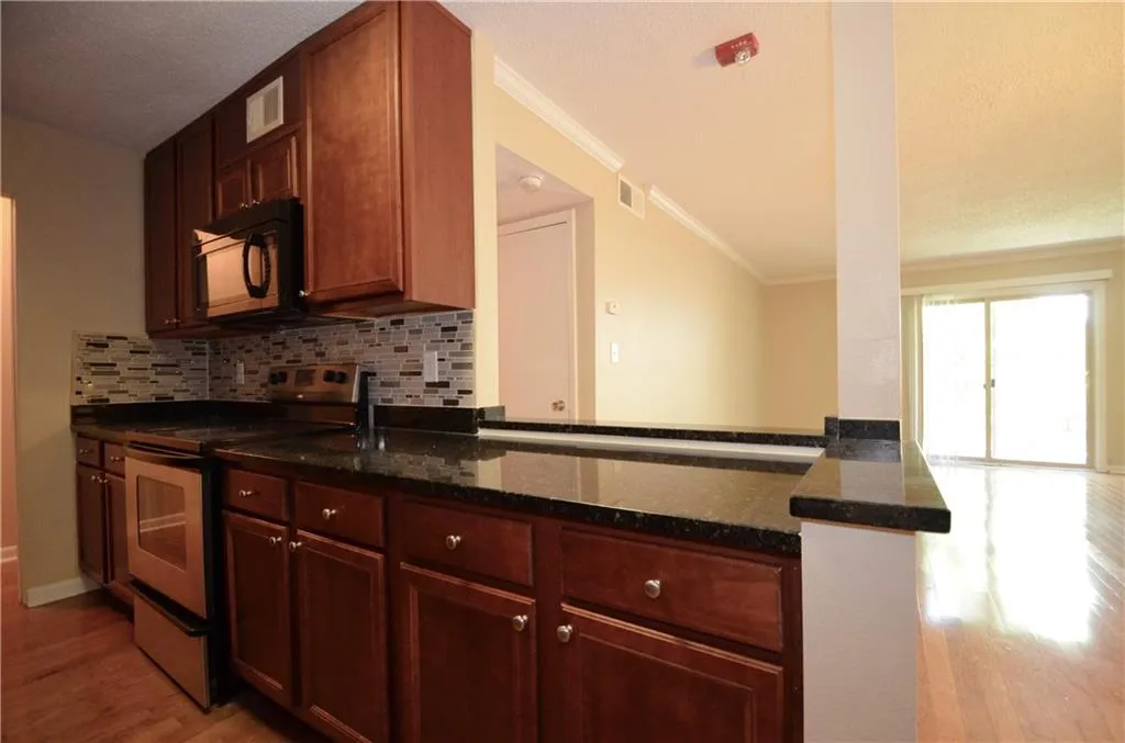 5095 Roswell Road Unit 304, Atlanta, Georgia 30342, 2 Bedrooms Bedrooms, ,2 BathroomsBathrooms,Residential,Sold,5095 Roswell Road Unit 304,6009021