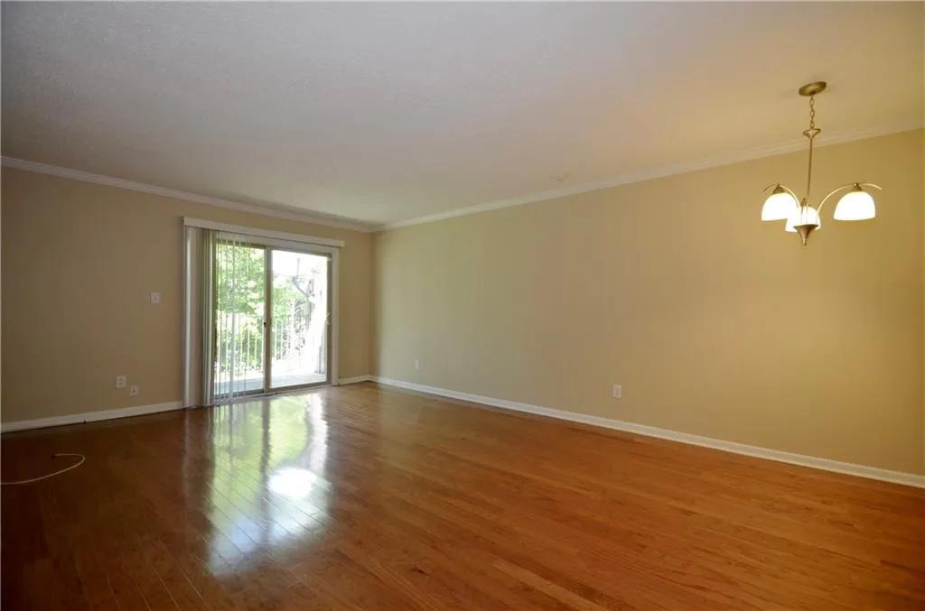 5095 Roswell Road Unit 304, Atlanta, Georgia 30342, 2 Bedrooms Bedrooms, ,2 BathroomsBathrooms,Residential,Sold,5095 Roswell Road Unit 304,6009021