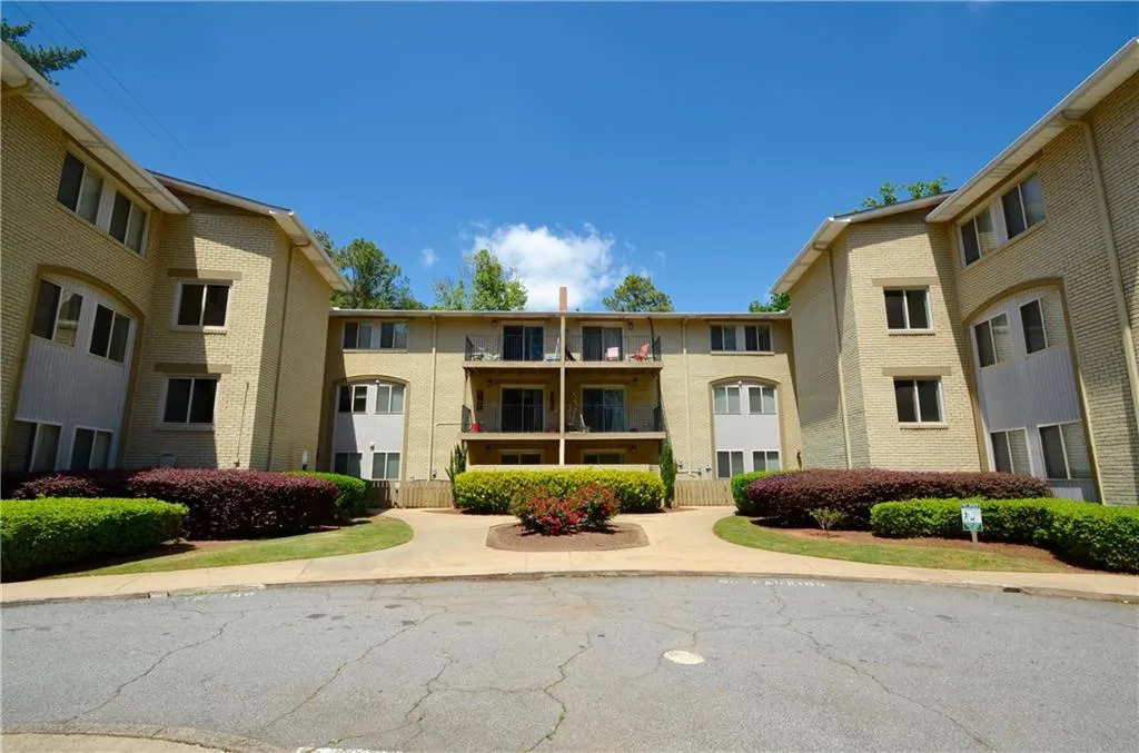5095 Roswell Road Unit 304, Atlanta, Georgia 30342, 2 Bedrooms Bedrooms, ,2 BathroomsBathrooms,Residential,Sold,5095 Roswell Road Unit 304,6009021